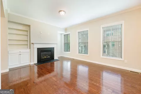Living - 620 Sunset Park Dr, Suwanee, GA 30024 photo 2 of 4