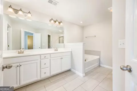 Bath - 620 Sunset Park Dr, Suwanee, GA 30024 photo 1 of 3