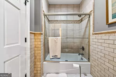 Bath - 795 Chenocetah Dr, Cornelia, GA 30531 photo 11 of 12