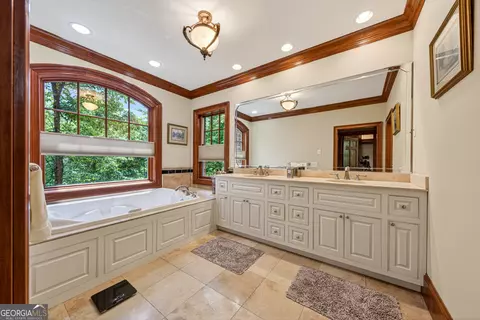 Bath - 795 Chenocetah Dr, Cornelia, GA 30531 photo 1 of 12