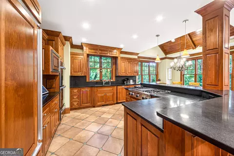 Kitchen - 795 Chenocetah Dr, Cornelia, GA 30531 photo 2 of 10