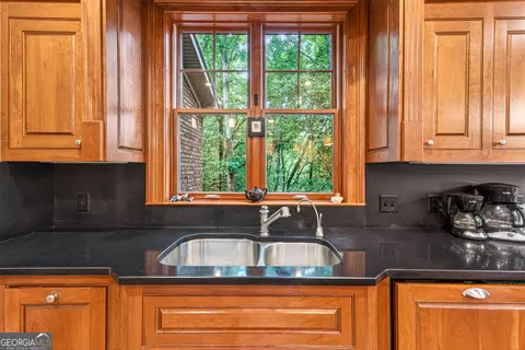 Kitchen - 795 Chenocetah Dr, Cornelia, GA 30531 photo 5 of 10
