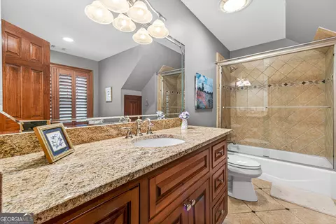 Bath - 795 Chenocetah Dr, Cornelia, GA 30531 photo 6 of 12