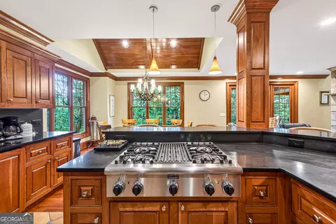 Kitchen - 795 Chenocetah Dr, Cornelia, GA 30531 photo 6 of 10