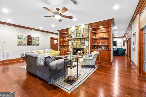 Living - 795 Chenocetah Dr, Cornelia, GA 30531 photo 10 of 10