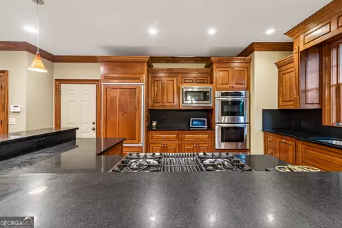 Kitchen - 795 Chenocetah Dr, Cornelia, GA 30531 photo 8 of 10