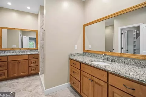 Bath - 4930 H D Atha Rd, Covington, GA 30014 photo 2 of 5