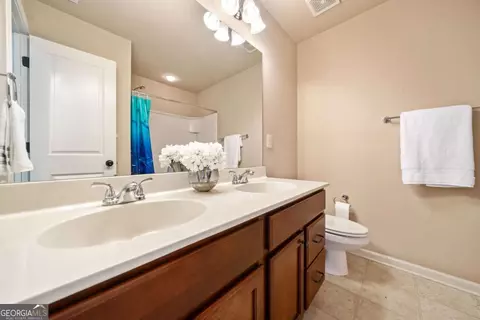 Bath - 5265 Winflow Way, Suwanee, GA 30024 photo 4 of 5