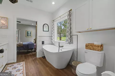 Bath - 91 Holly Rd, Bowdon, GA 30108 photo 4 of 5