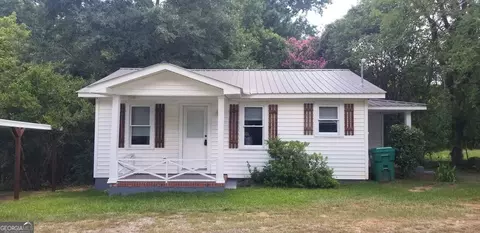121 Pine Ave SE, Milledgeville, GA 31061
