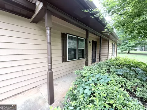 Exterior - 185 Roberts Rd, Covington, GA 30016 photo 4 of 9