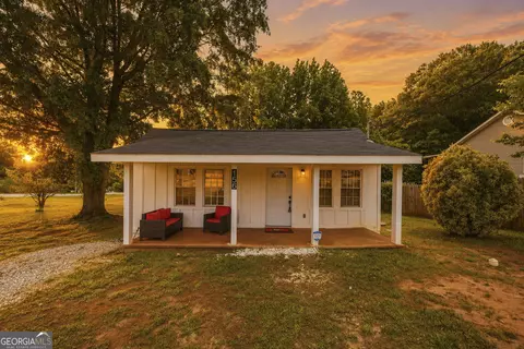 156 Pine Ave, Commerce, GA 30529
