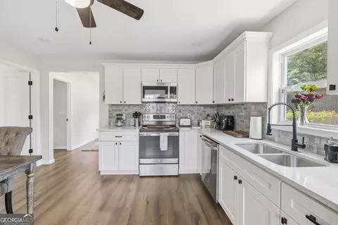 Kitchen - 156 Pine Ave, Commerce, GA 30529 photo 1 of 1