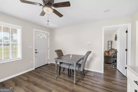 Entry Way - 156 Pine Ave, Commerce, GA 30529 photo 3 of 4