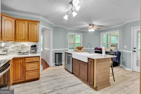 Kitchen - 149 Marina Cir, Jackson, GA 30233 photo 2 of 2