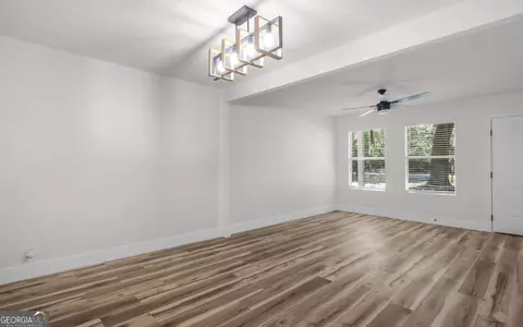 Living - 539 Pine Ave, Midway, GA 31320 photo 4 of 5