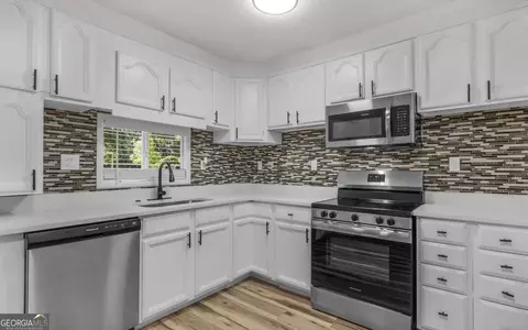 Kitchen - 539 Pine Ave, Midway, GA 31320 photo 2 of 2