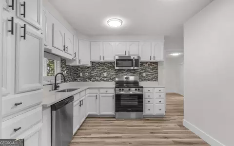 Kitchen - 539 Pine Ave, Midway, GA 31320 photo 1 of 2
