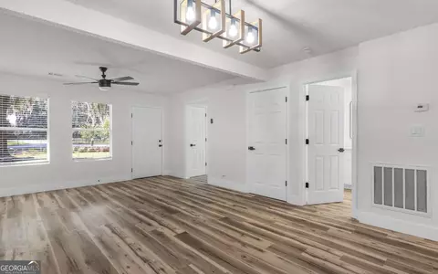 Living - 539 Pine Ave, Midway, GA 31320 photo 5 of 5