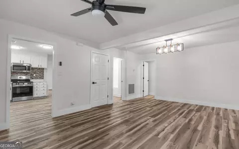 Living - 539 Pine Ave, Midway, GA 31320 photo 3 of 5