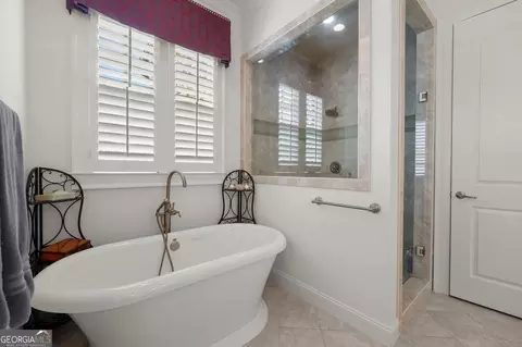 Bath - 4228 Westriver Park, Duluth, GA 30096 photo 3 of 6