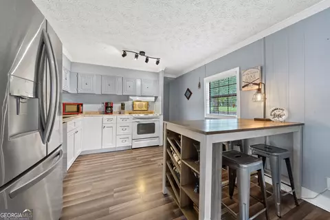 Kitchen - 321 Barbara Point Rd, Sparta, GA 31087 photo 1 of 4