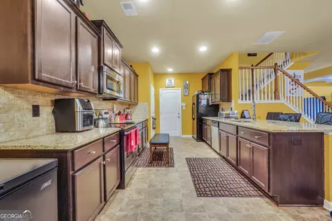 Entry Way - 942 Amelia Dr, Byron, GA 31008 photo 4 of 4