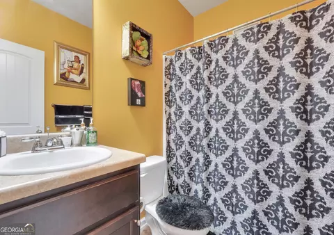 Bath - 942 Amelia Dr, Byron, GA 31008 photo 1 of 4