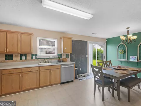 Kitchen - 3370 Waggoner Pl, Rex, GA 30273 photo 2 of 3