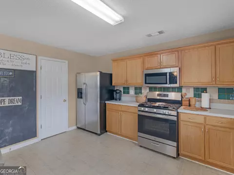Kitchen - 3370 Waggoner Pl, Rex, GA 30273 photo 3 of 3