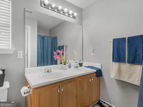 Bath - 3370 Waggoner Pl, Rex, GA 30273 photo 2 of 3