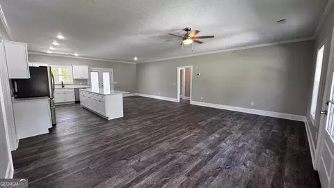Living - 3 Willow Pointe, Claxton, GA 30417 photo 1 of 2