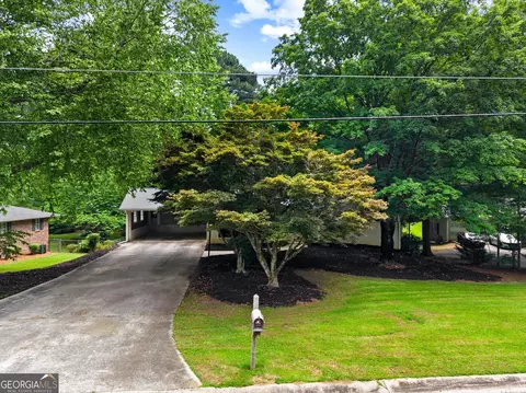 1694 Rhonda Ln, Stone Mountain, GA 30087