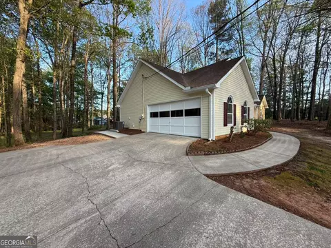 35 Lindsey Ln, Sharpsburg, GA 30277