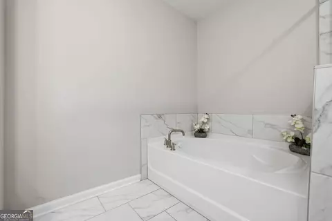Bath - 1162 Lanier Willow Path, Buford, GA 30518 photo 6 of 6