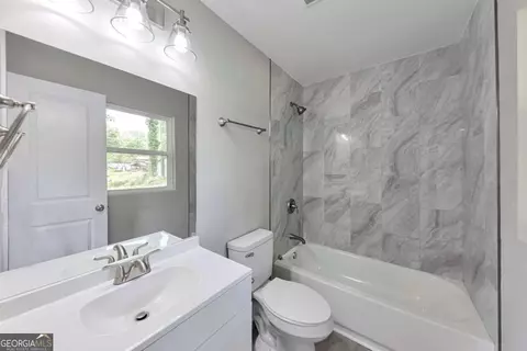 Bath - 1660 Mallard Cir, Conley, GA 30288 photo 3 of 3