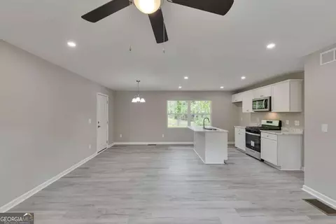 Living - 1660 Mallard Cir, Conley, GA 30288 photo 4 of 4