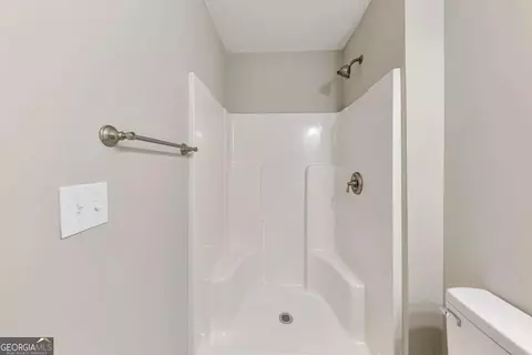 Bath - 1660 Mallard Cir, Conley, GA 30288 photo 1 of 3