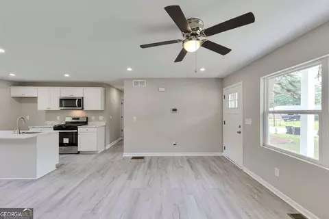 Living - 1660 Mallard Cir, Conley, GA 30288 photo 3 of 4