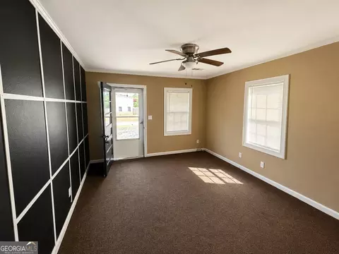 Living - 618 Marcus St, Dublin, GA 31021 photo 1 of 2