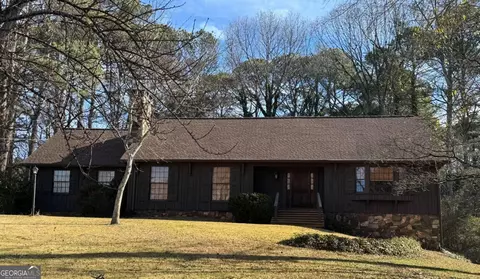 933 Viking Dr, Stone Mountain, GA 30083