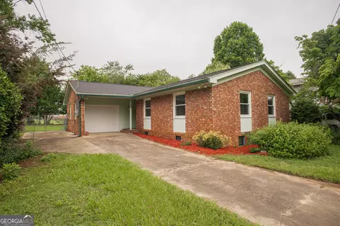 211 Sunnydale Dr, Warner Robins, GA 31088