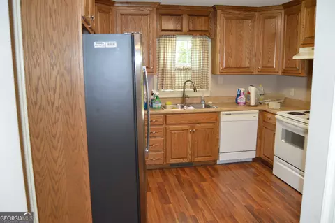 Kitchen - 98 Beechwwod Blvd, Toccoa, GA 30577 photo 1 of 1