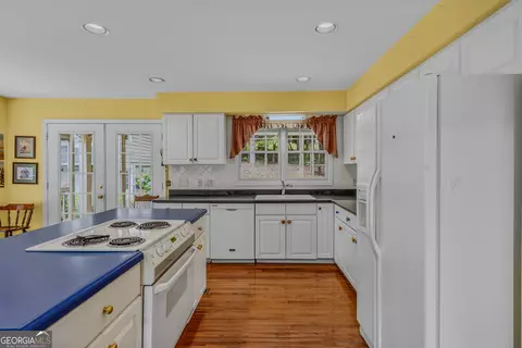 Kitchen - 908 S Willowcrest Way, Lagrange, GA 30240 photo 1 of 6