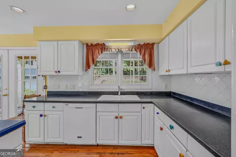 Kitchen - 908 S Willowcrest Way, Lagrange, GA 30240 photo 4 of 6