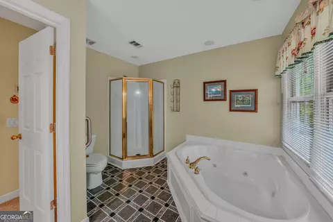 Bath - 908 S Willowcrest Way, Lagrange, GA 30240 photo 2 of 4