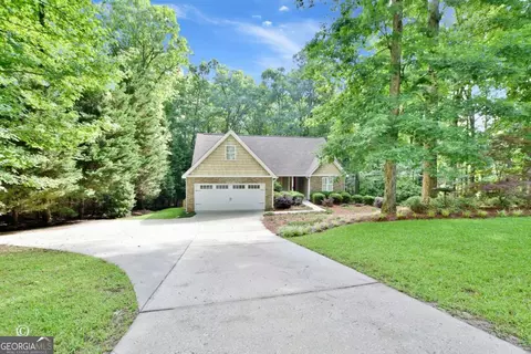 640 Lake Dr, Pine Mountain, GA 31822