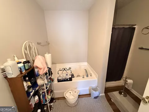 Bath - 143 Kirts Rdg, Jackson, GA 30233 photo 2 of 3