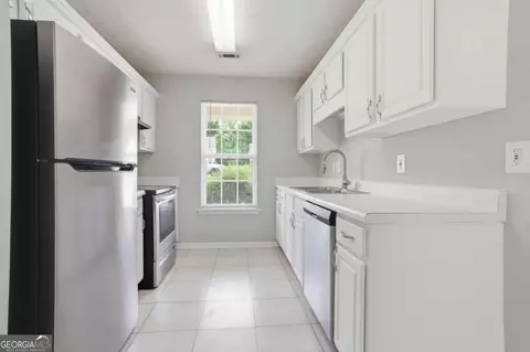 Kitchen - 11190 Knotty Pine Pl, Hampton, GA 30228 photo 1 of 1