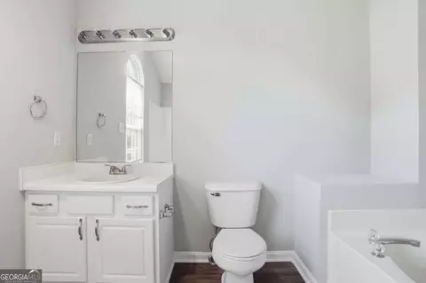 Bath - 11190 Knotty Pine Pl, Hampton, GA 30228 photo 2 of 4